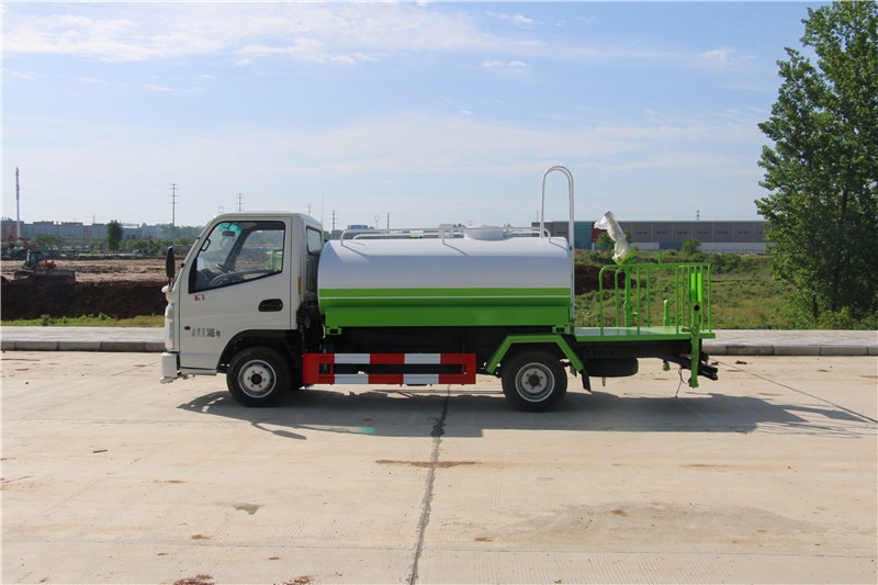 國(guó)六凱馬3方灑水車(chē)汽油版